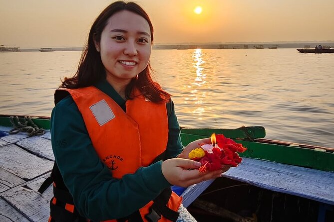 Delhi to Varanasi: Tour to the Sacred Ganga Aarti Ceremony - Banarasi Silk Factory: Seeing How Liquid Gold Is Made