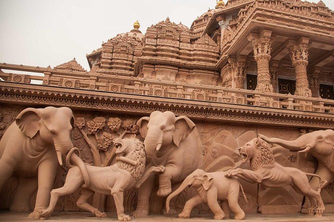 Delhi: Visits to Swaminarayan Akshardham with guide & transfers - Skip-the-line tickets and the indoor show rhythm