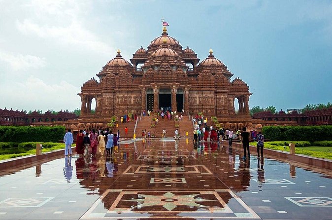 Delhi: Visits to Swaminarayan Akshardham with guide & transfers - Price and value: what $33.71 buys you in real terms