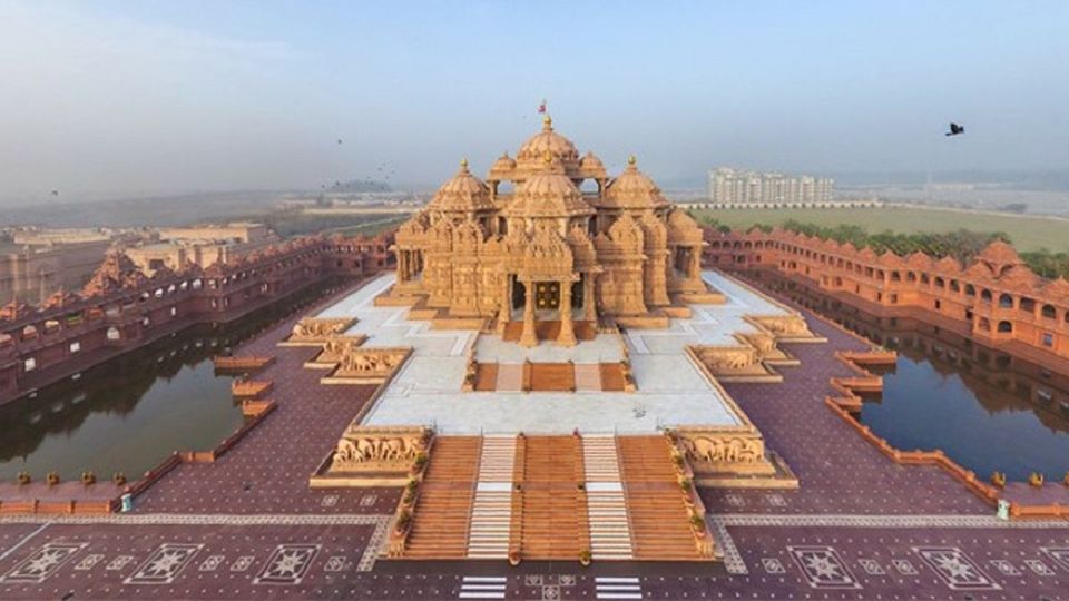 Delhi's Temples and Spiritual Sites Day Tour - Price and logistics: What $32 gets you, and what it doesn’t