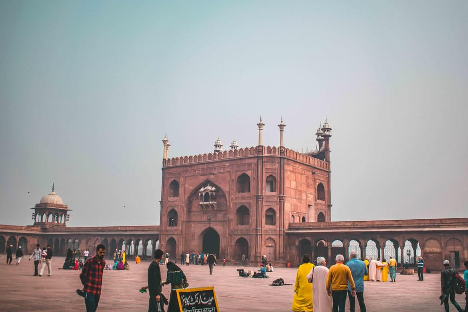 Discover Old Delhi: 3-Hour group tour with pick-up & drop - Kinari Bazaar and Naughara: crafts, colors, and a quick reset