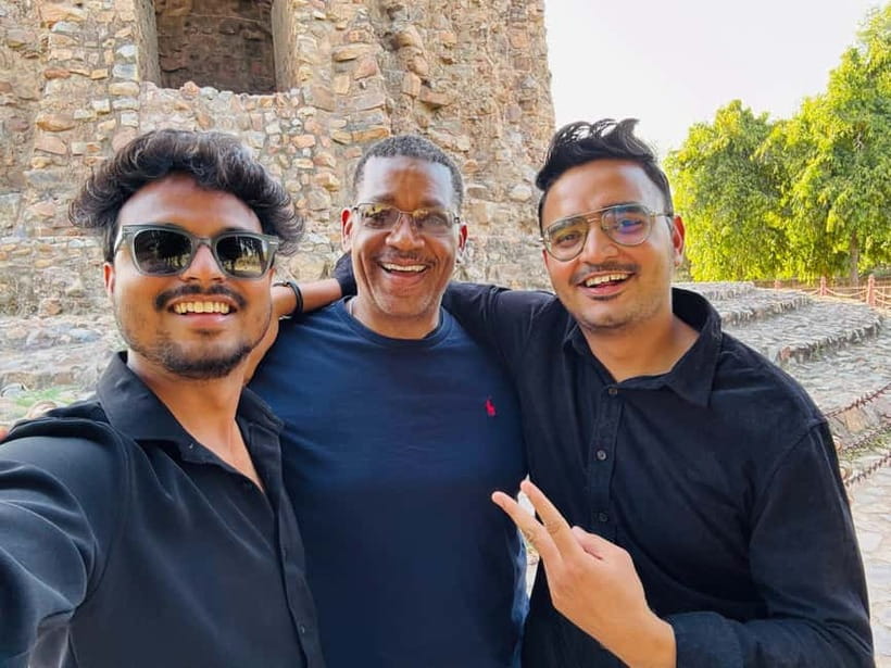 Discover Old & New Delhi: Private Tour with Street Food - Hidden lanes, secret temple courtyards, and a possible tuk-tuk ride