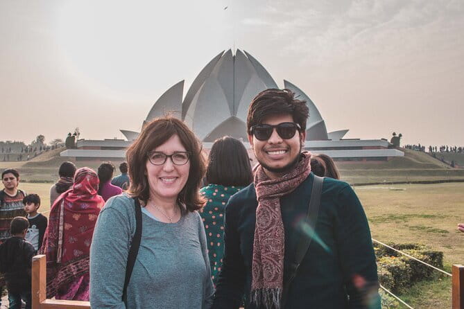 Exclusive Full-Day Guided Tour of Old and New Delhi - Red Fort and Mughal Power: Seeing Architecture Through a Guide