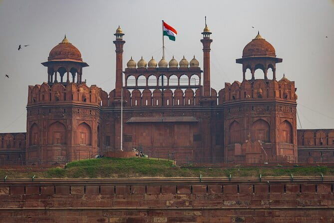 Exclusive Full-Day Guided Tour of Old and New Delhi - Gurudwara Bangla Sahib and India Gate: Quick Stops With Real Meaning