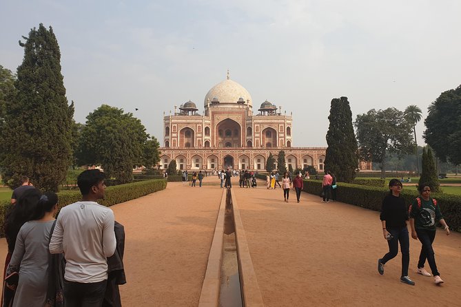 Exploring Old and New Delhi Full-Day Private Guided Trip - What your guide actually does for you (and why it shows up in reviews)