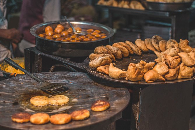 Food Walk tour of Old & New Delhi with a local guide - Stop 1: Old Delhi’s Chandni Chowk for classic street snacks