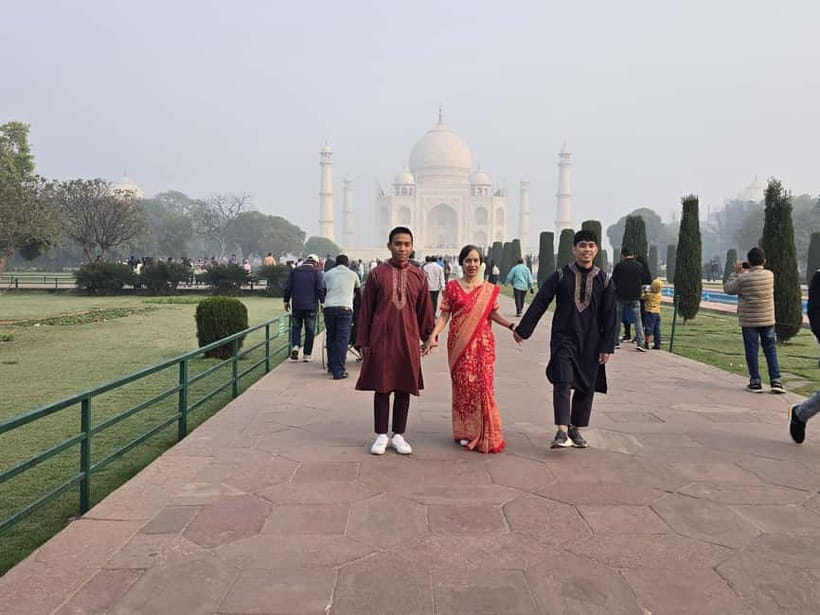 From Agra: Taj Mahal Guided Tour With Professional Photos - How the Taj Mahal photoshoot and guiding actually play out