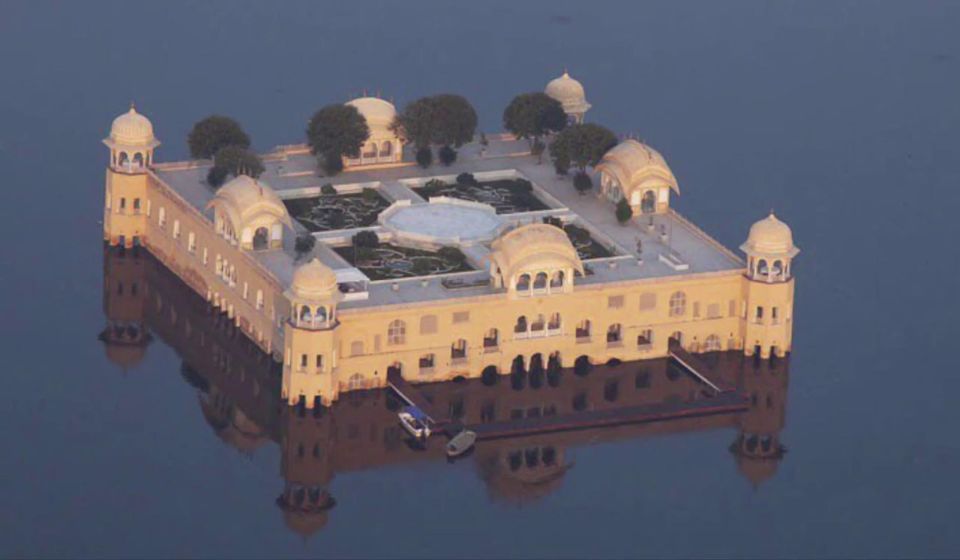 From Delhi: 2-Day Jaipur Private Guided Tour - The guide and driver factor: why this tour feels private