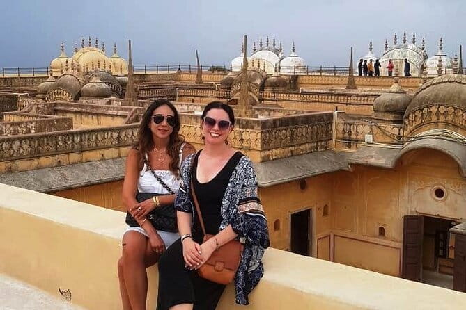 From Delhi- 2 Day Private Agra and Jaipur Tour - Private Car Comfort: Wi‑Fi, Water, Snacks, and the Driver Factor
