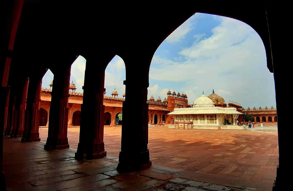 From Delhi: 2 Days Taj Mahal & Agra Tour With Fatehpur Sikri - Delhi to Agra by private AC car: the schedule that keeps things sane