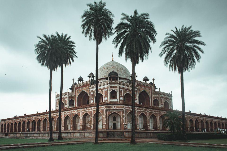 From Delhi: 3-Days Golden Triangle with Fatehpur Sikri - Day 1 in Delhi: Qutub Minar, Humayun’s Tomb, Jama Masjid, and India Gate
