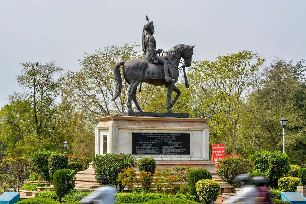 From Delhi: 4-Day Private Luxury Golden Triangle Tour India - Guides and skip-the-line entry: where the value usually shows up