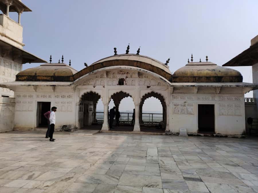 From Delhi: Agra Private Tour with Fast Entry to Taj mahal - Price and Value: Is $18 Per Person Actually a Good Deal?