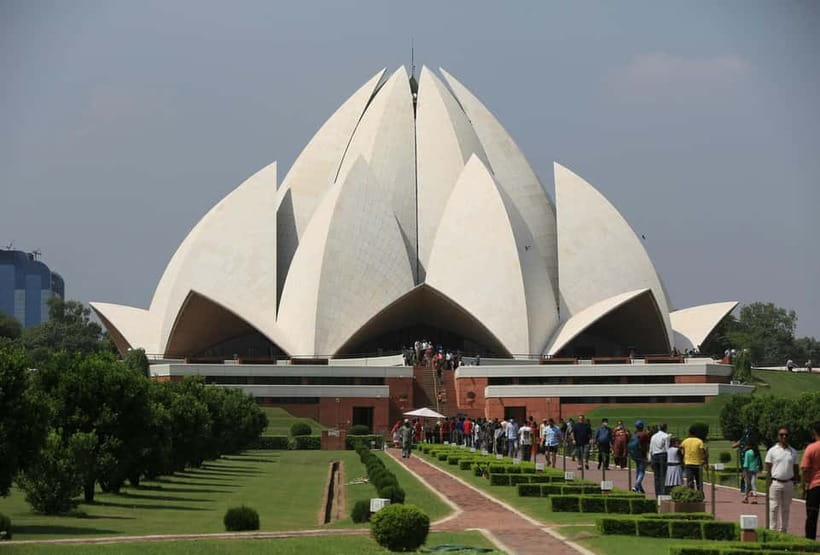 From Delhi Airport: Guided Layover Tour of Old & New Delhi - The human factor: guides and drivers make the day feel safe