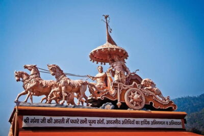 From Delhi: All-Inclusive Taj Mahal & Mathura Vrindavan Tour - How the private guide and chauffeur keep the day from falling apart