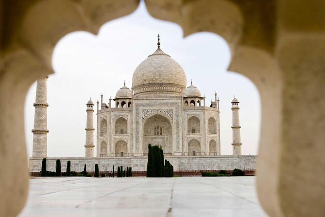 From Delhi: Luxury Taj Mahal Day Tour By Audi / BMW/ Mercedes - Taj Mahal: what a “premium ride” changes for you