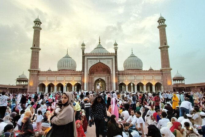 From Delhi: New and Old Delhi Private Sightseeing Tour - Chandni Chowk to Khari Baoli: Spices, Lanes, and a Rickshaw Moment