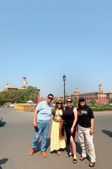From Delhi : Old and New Delhi Private Full or Half-Day Tour - Lotus Temple and Agrasen ki Baoli: Contrast Stops That Add Character