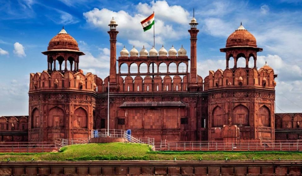 From Delhi: Old and New Delhi Sightseeing Tour with Guide - Chandni Chowk: photos, free time, and a real feel for the market