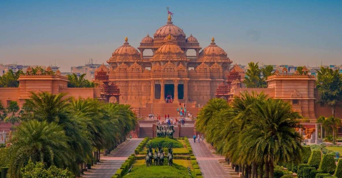 From Delhi: Old and New Delhi Sightseeing Tour with Guide - Qutb Minar and the Lotus Temple: two very different kinds of wonder