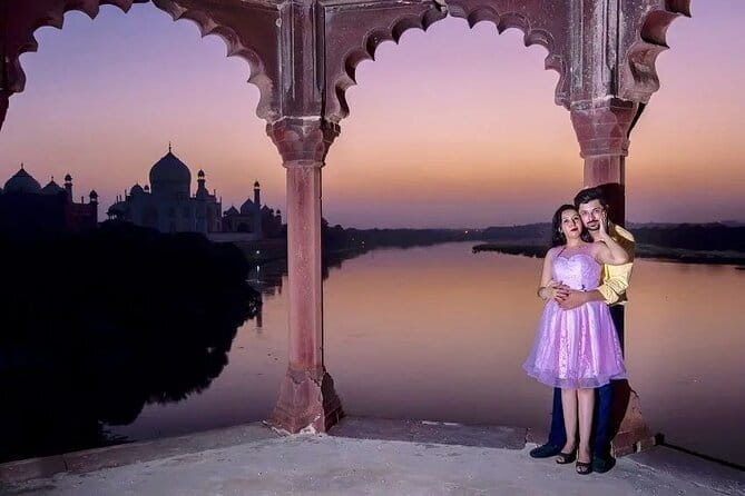 From Delhi: Overnight Taj Mahal & Agra City Tour by Car - Agra Fort: A Strong Mughal Reminder Up Close