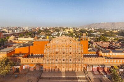 From Delhi: Private 3-Day Golden Triangle Tour with Hotel Options - Delhi Day: Gurudwara Bangla Sahib, Jama Masjid, Old Delhi Markets, Humayun’s Tomb