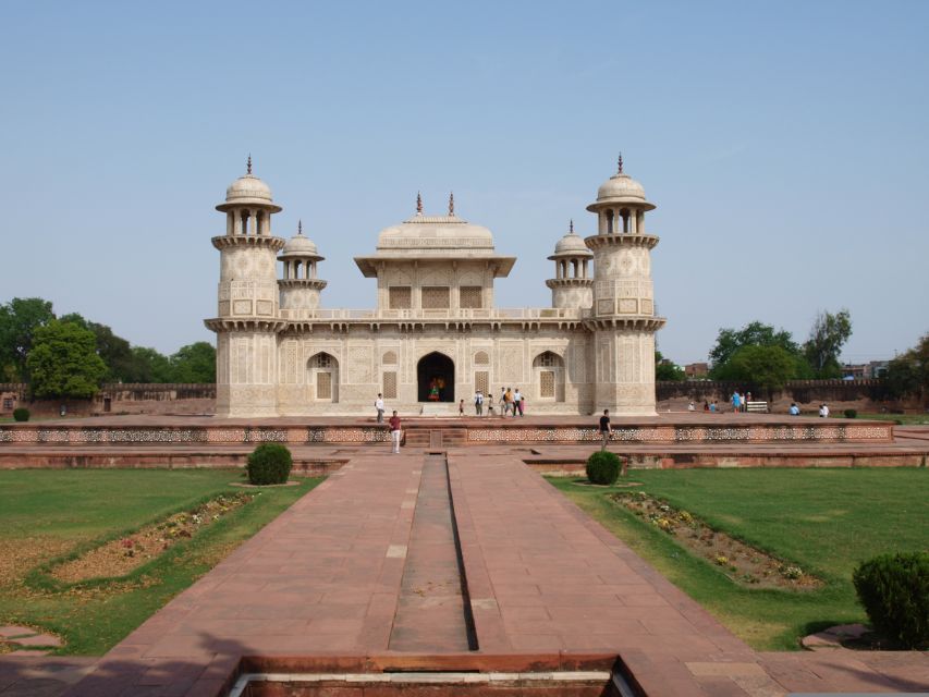 From Delhi: Private Taj Mahal & Agra Tour By SuperFast Train - Lunch at DoubleTree by Hilton Agra: comfort with real food options