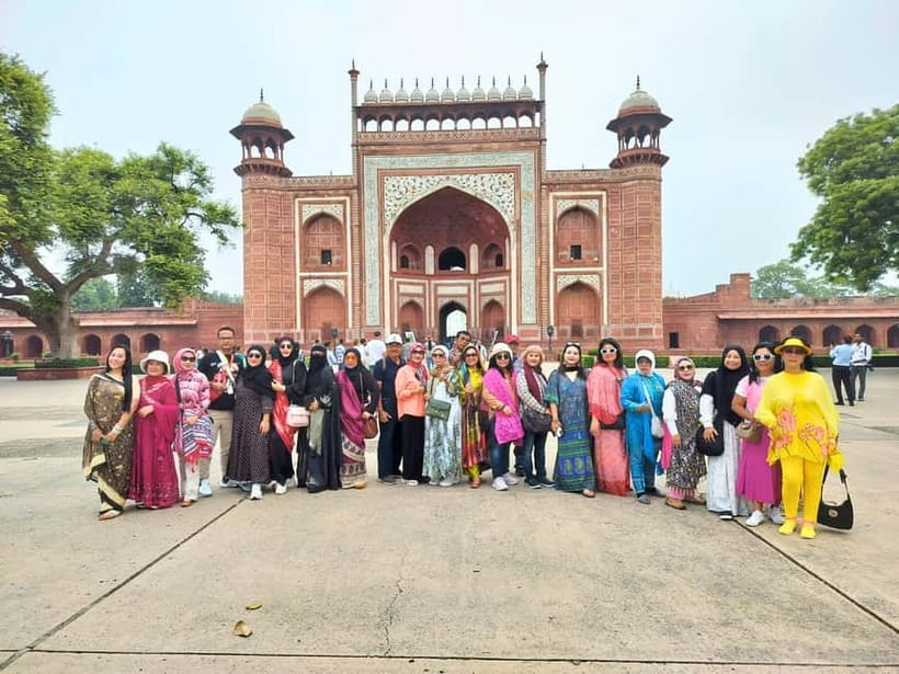 From Delhi: Same Day Taj Mahal, Agra Day Tour By Car - Private Car and Pickup: Delhi-to-Agra Without the Headaches