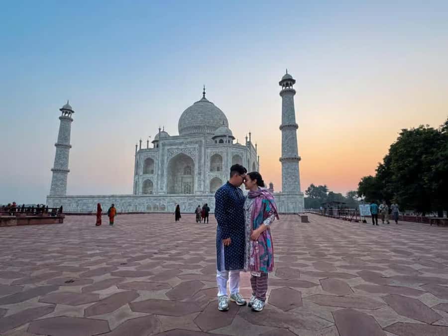From Delhi: Same Day Taj Mahal Tour with lunch in 5 star - Taj Mahal with a pro guide: Secrets, layout, and photo angles