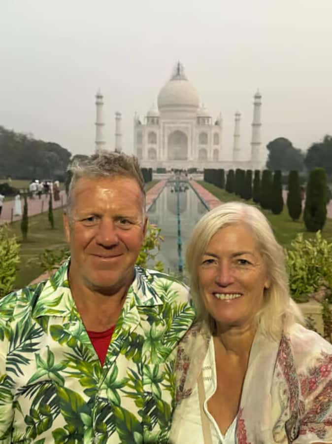 From Delhi: Same Day Taj Mahal Tour with lunch in 5 star - 5-star lunch in the middle of your long day
