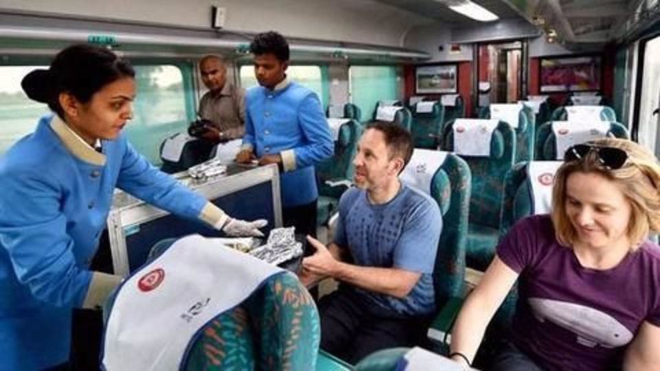 From Delhi: Taj Mahal & Agra City Tour By Gatiman Train - Key things that make this tour work well