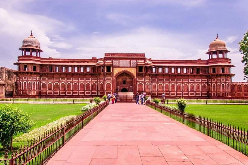 From Delhi: Taj Mahal & Agra Day Tour with Fatehpur Sikri - Special Mughlai Lunch in Agra: Refuel Without Breaking the Schedule