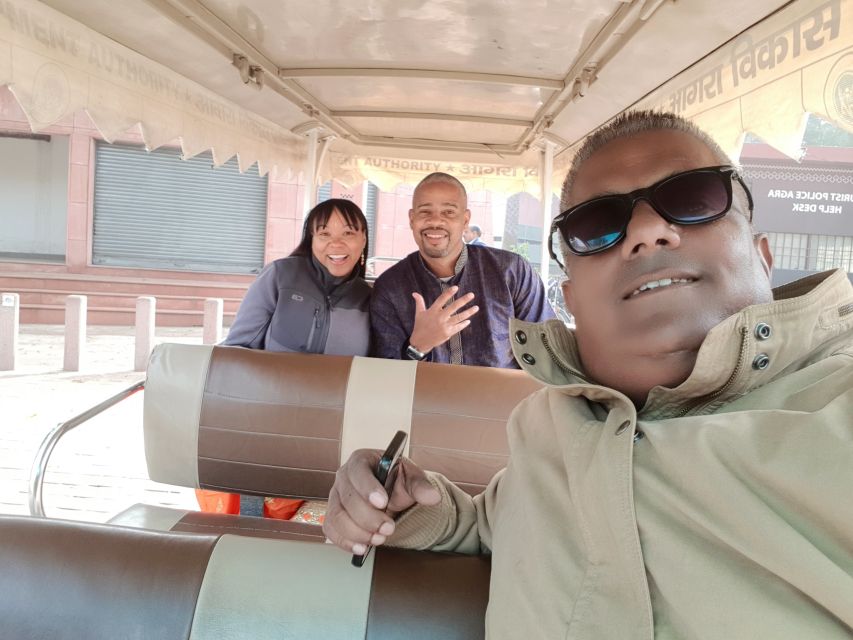 From Delhi: Taj Mahal & Agra Fort Day Trip by Express Train - Small group pace and multilingual guides