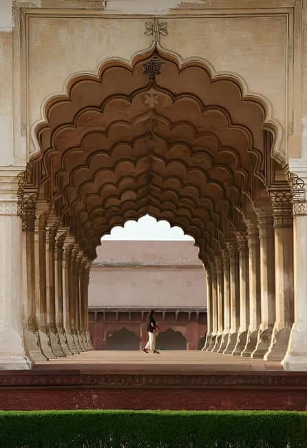 From Delhi: Taj Mahal, Agra Fort & Fatehpur Sikri Day Trip - The guide: what you gain with private, and what to watch for