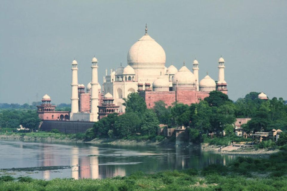 From Delhi: Taj Mahal, Agra & Mathura Tour by Car - Prem Mandir in Vrindavan: when the lights matter