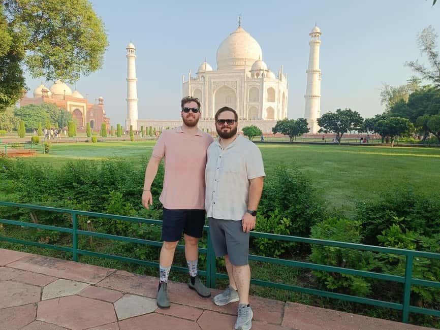 From Delhi: Taj Mahal Luxury Day Tour By Superfast Train - Entering the Taj Mahal: how the guide shapes what you see