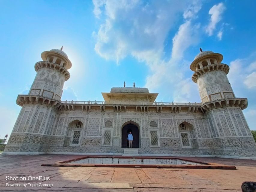 From Delhi: Taj Mahal Luxury Day Tour By Superfast Train - Private group, licensed guide, and what you actually get