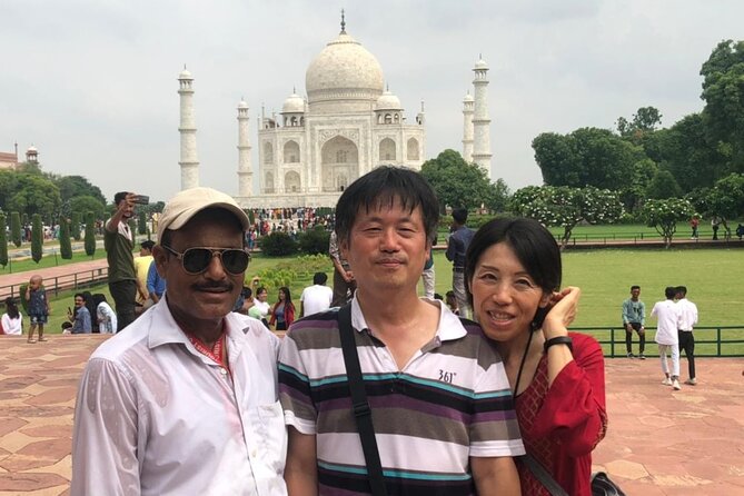 From Delhi : Taj Mahal Luxury Tour Package by Car - Getting your bearings at the Taj Mahal