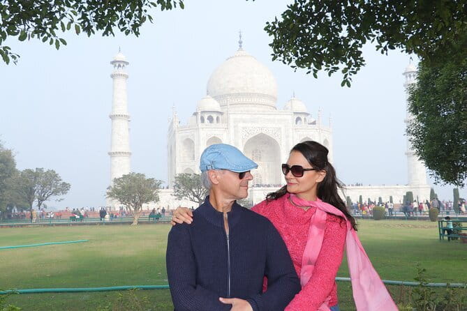 From Delhi: Taj Mahal Sunrise & Agra Handicraft Heritage Tour - Key things that make this tour work well