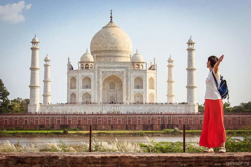 From Delhi: Taj Mahal Sunrise & Agra Private Day Trip - Agra Fort: Mughal power you can walk through