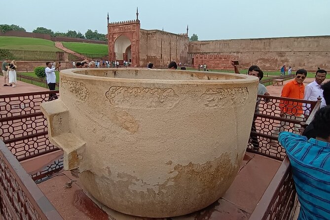 From delhi:(Vip entry)All Inclusive Taj Mahal & Red Fort day trip - Agra Fort: More Than a Red-Wall Detour