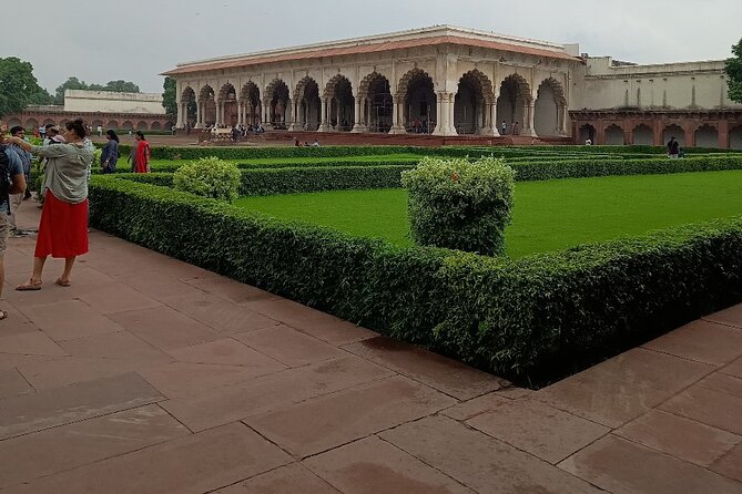 From delhi:(Vip entry)All Inclusive Taj Mahal & Red Fort day trip - Lunch in Agra: A Real Break in a Long Day