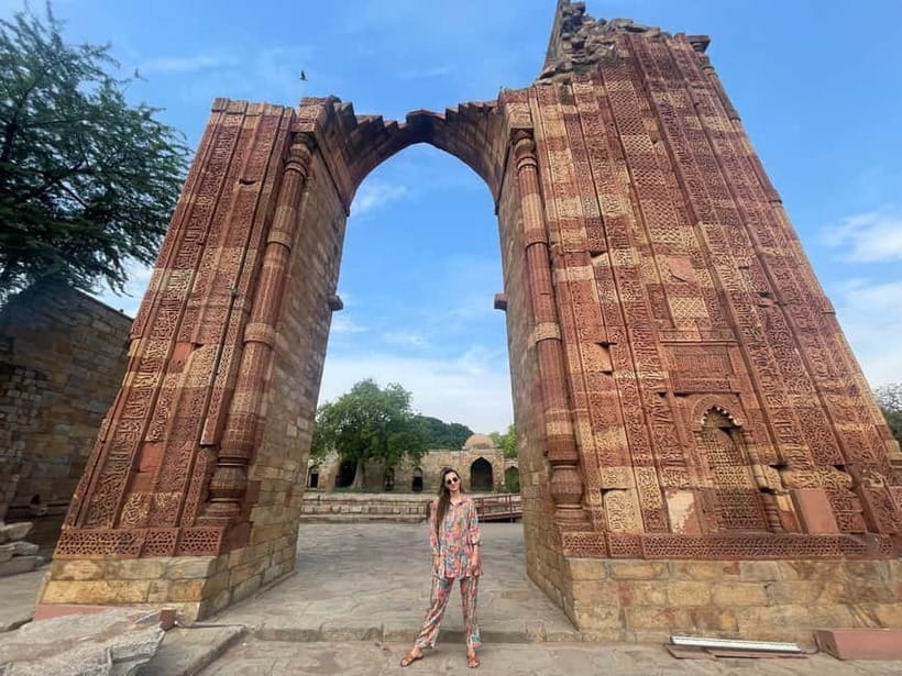 From New Delhi Airport : Guided Layover Old & New Delhi Tour - India Gate, Rashtrapati Bhavan, and Parliament: The Quick Look That Ends Strong