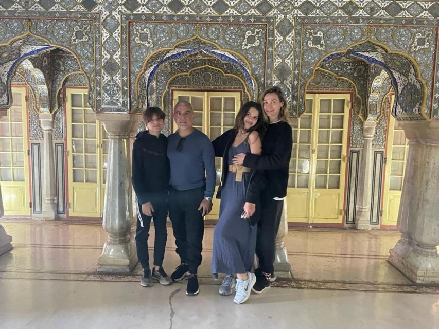 From New Delhi: Jaipur Private Day Trip with Guide - Lunch plus shopping time: take a break, then choose your pace