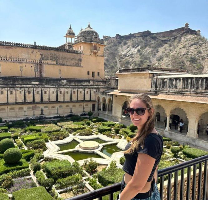 From New Delhi: Jaipur Private Day Trip with Guide - Guides and drivers: what you can expect from the human side