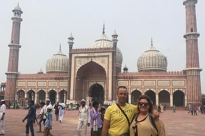Full-Day Old and New Delhi Private Tour with Qutub Minar - Rickshaw Through Narrow Lanes and Handicraft Shopping