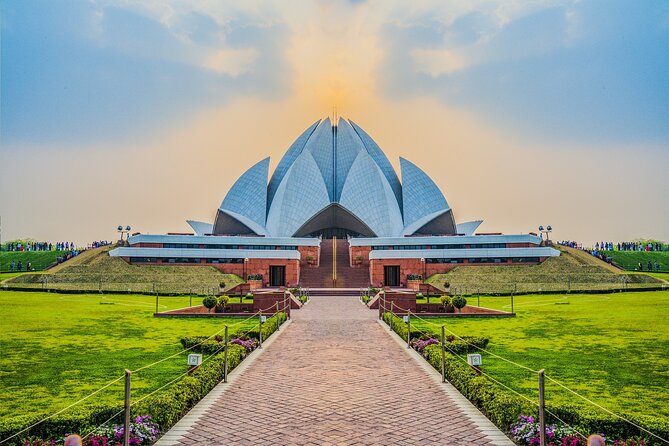 Full Day Private Tour Of Old & New Delhi - Humayun’s Tomb: the UNESCO garden that points toward the Taj Mahal