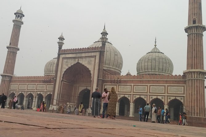 Full Day Tour of Delhi With Guide & Entrances - Gurudwara Bangla Sahib: golden calm and Sikh heritage