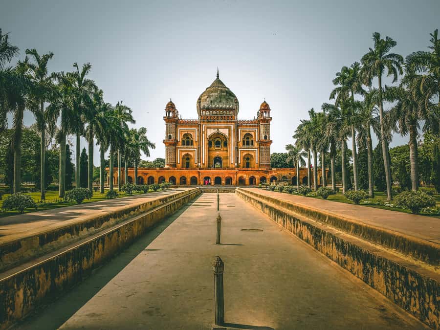 Full Day Tour of Old & New Delhi with India Iconic Red fort - Qutub Minar: A 73-Meter Lesson in Indo-Islamic Architecture