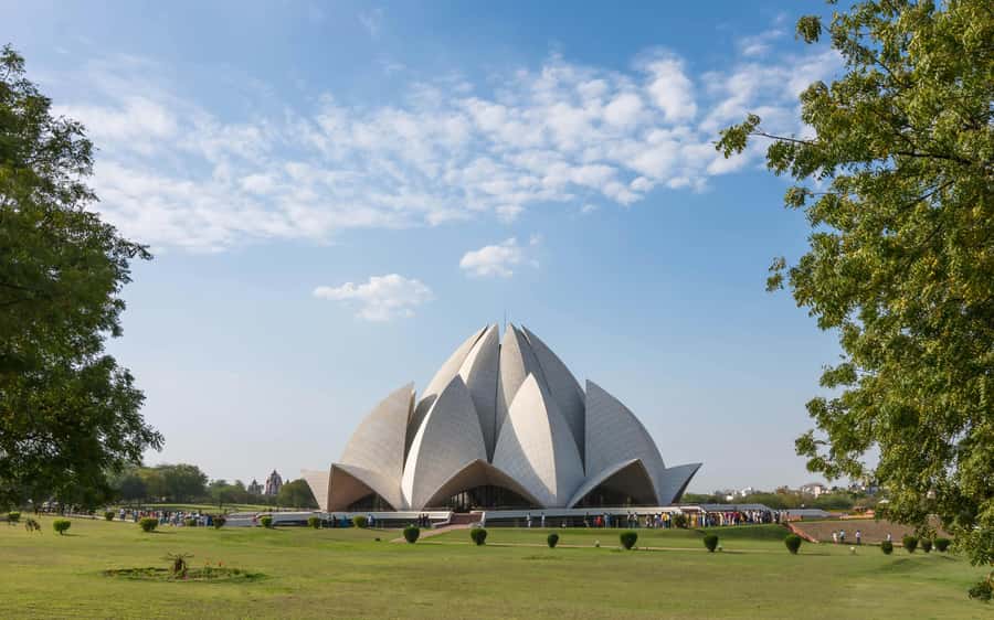 Full Day Tour of Old & New Delhi with India Iconic Red fort - Lotus Temple, India Gate, and Parliament House: The Easy New Delhi Walkthrough